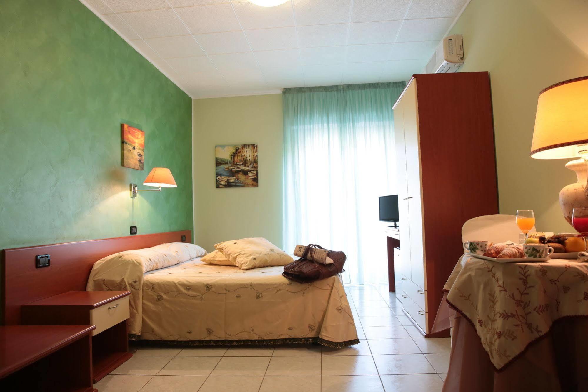 Hotel Leon - Ristorante Al Cavallino Rosso 3*